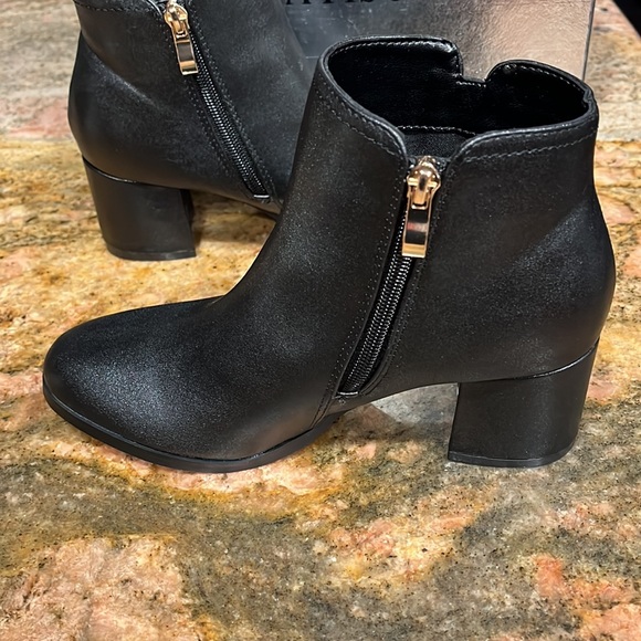 Women’s black chunky square gold zipper black slip on boots chunky square heal - Picture 6 of 10